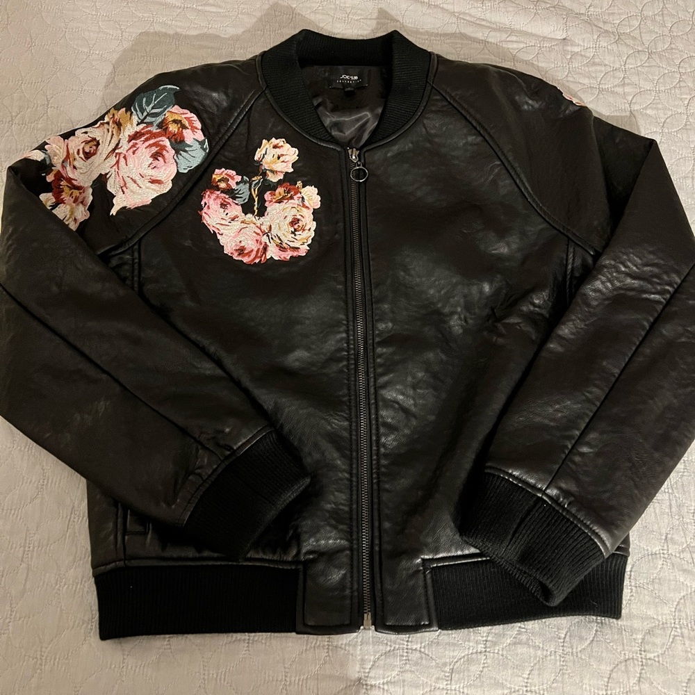 🅻🅰🆂🆃 🅲🅷🅰🅽🅲🅴 Mint! Joes jeans Embroidered faux leather bomber jacket